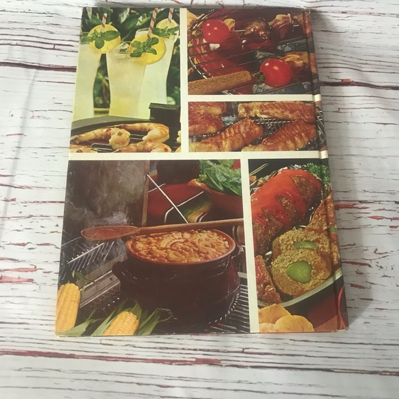 Better Homes & Gardens Barbecue Cookbook Vintage 1967 - Picture 4 of 4